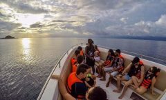 Phuket Small-Group Phi Phi Premium Sunrise Tour - Sunset Cruises